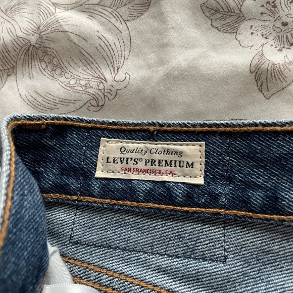 Levis Premium Wedgie Straight Jeans 25 Distressed Button Fly Raw Hem Carry Kerry - Picture 9 of 14